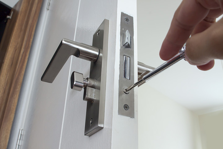 Our local locksmiths are able to repair and install door locks for properties in Shoreditch and the local area.